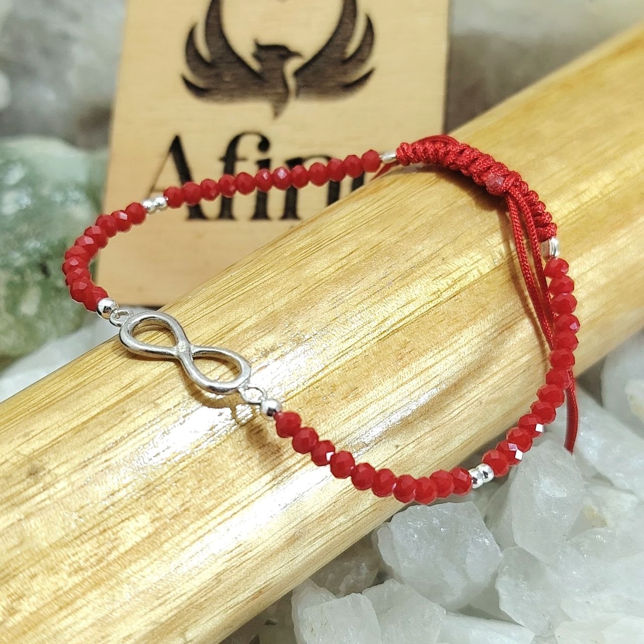 Pulsera de protección cristales rojos conector infinito