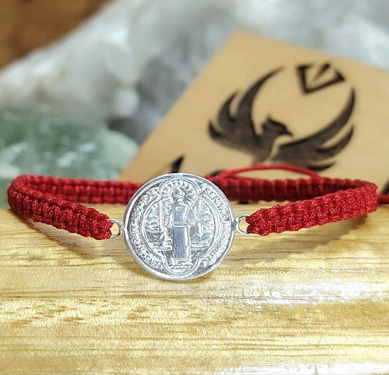 Pulsera de protección hilo rojo conector San Benito
