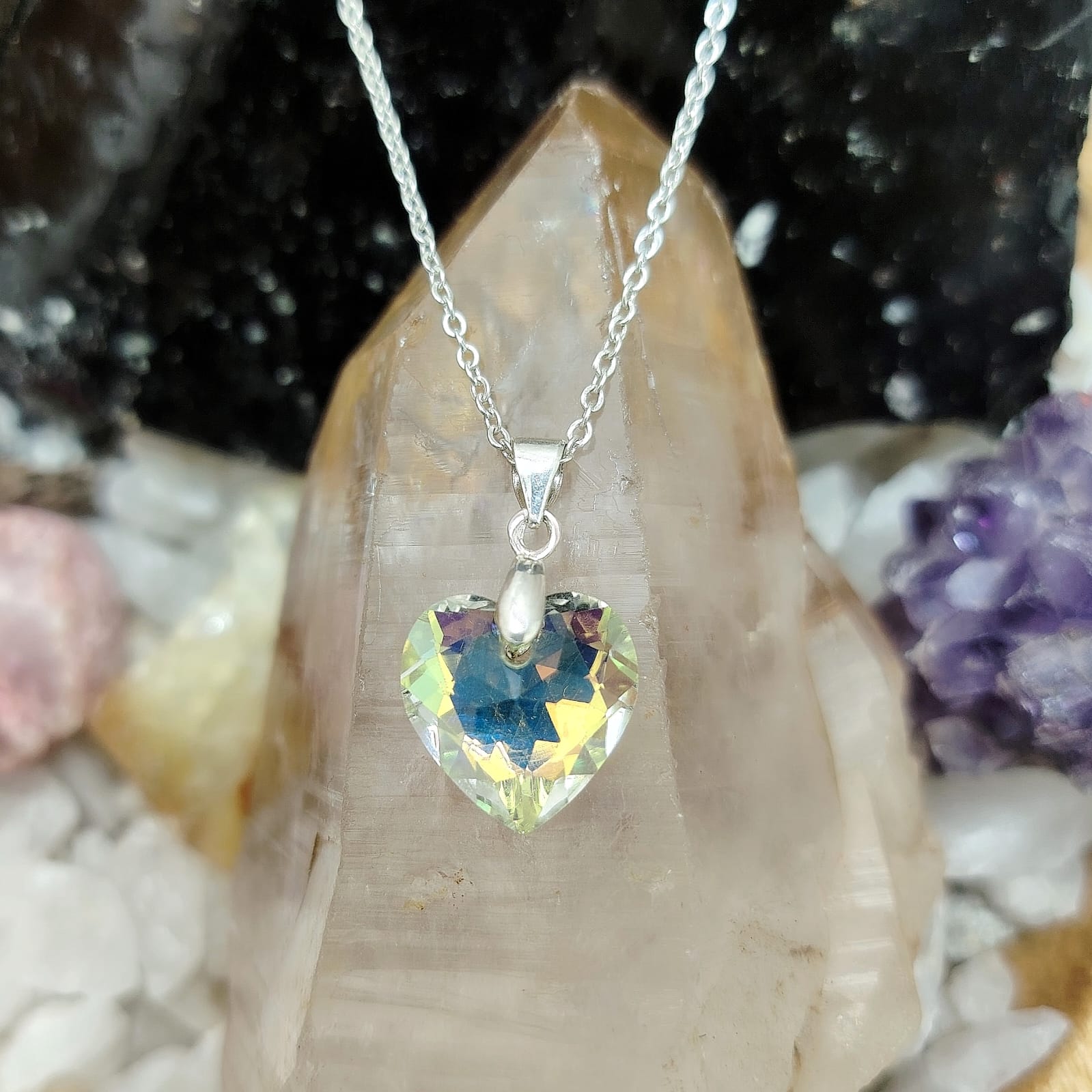Collar con Dije Corazón Cristal reflectante Amarillo 44 cm