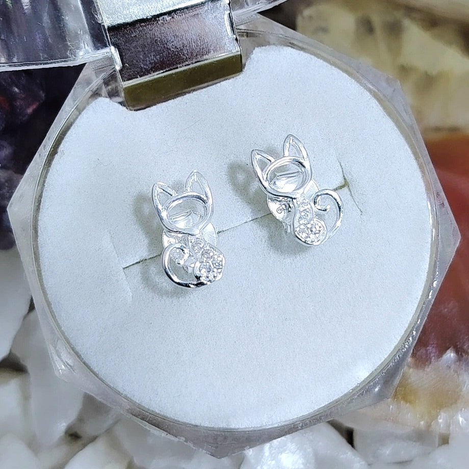 Aros pegados Gatitos con incrustaciones traslúcidas.