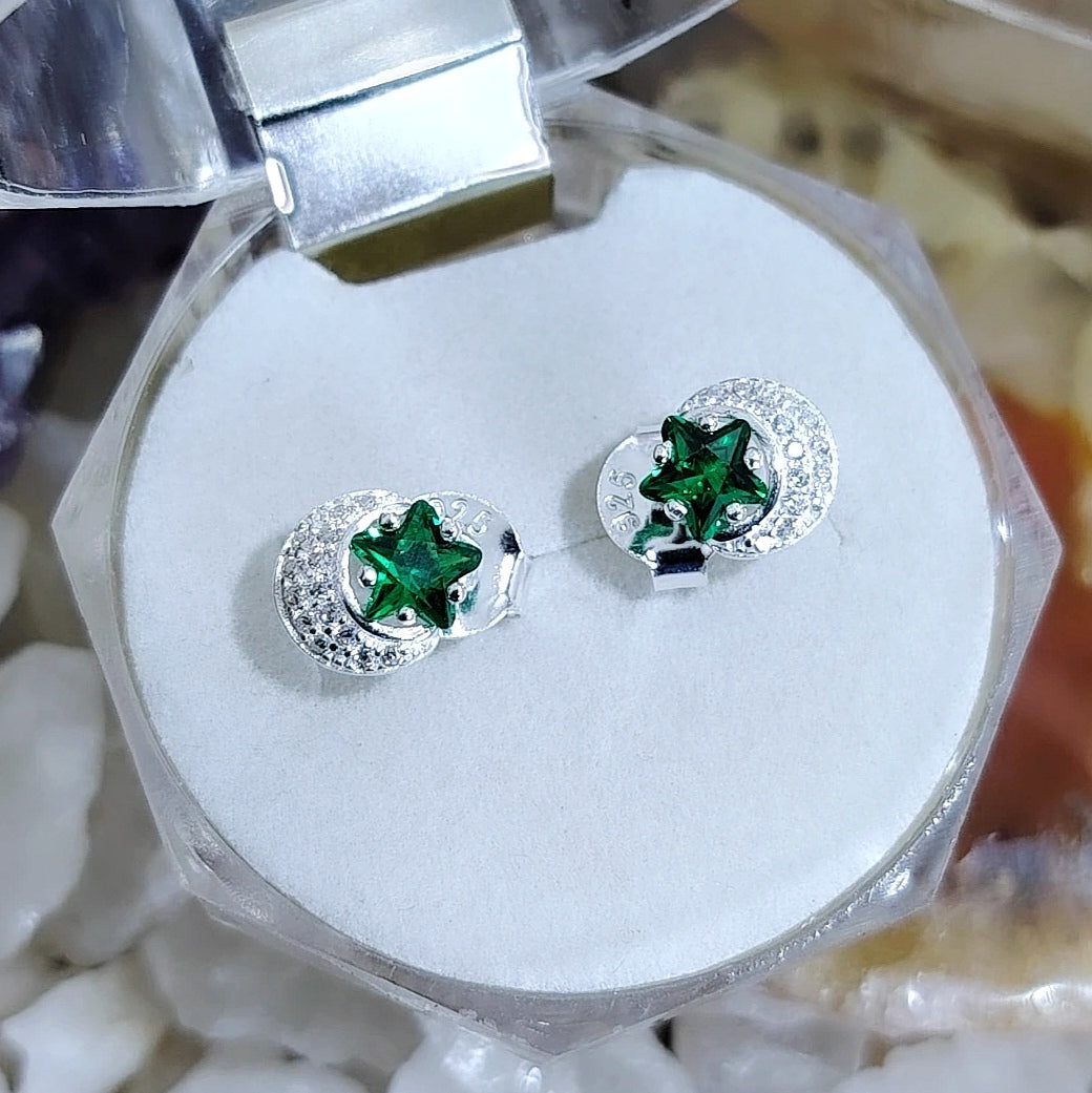 Aros pegados Estrella y Luna cristal verde con incrustaciones traslúcidas.