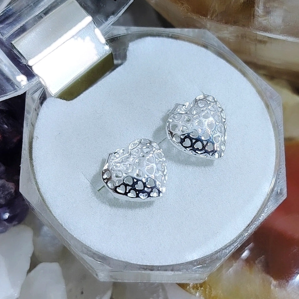 Aros pegados Corazón con calados de corazones.