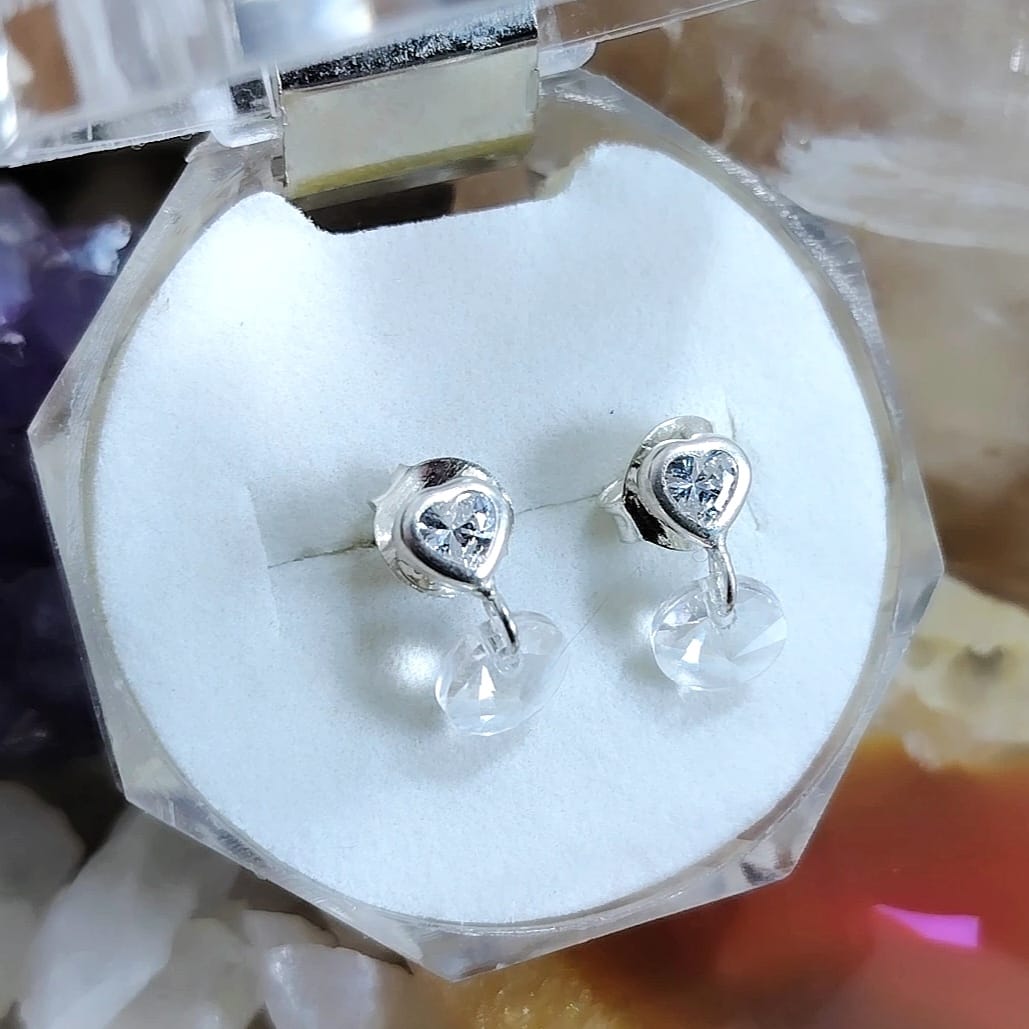 Aros pegados Punto de Luz Corazón con cristal colgante traslúcido.