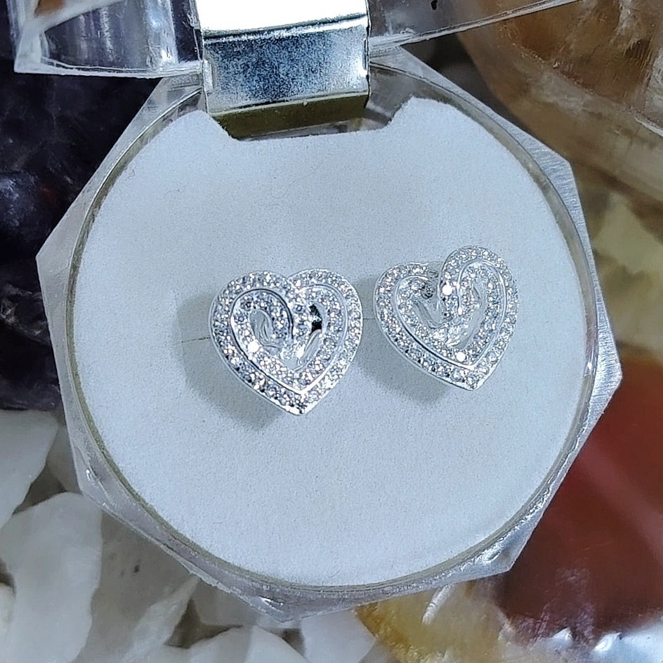 Aros pegados Corazón con incrustaciones de micro circones traslúcidos.