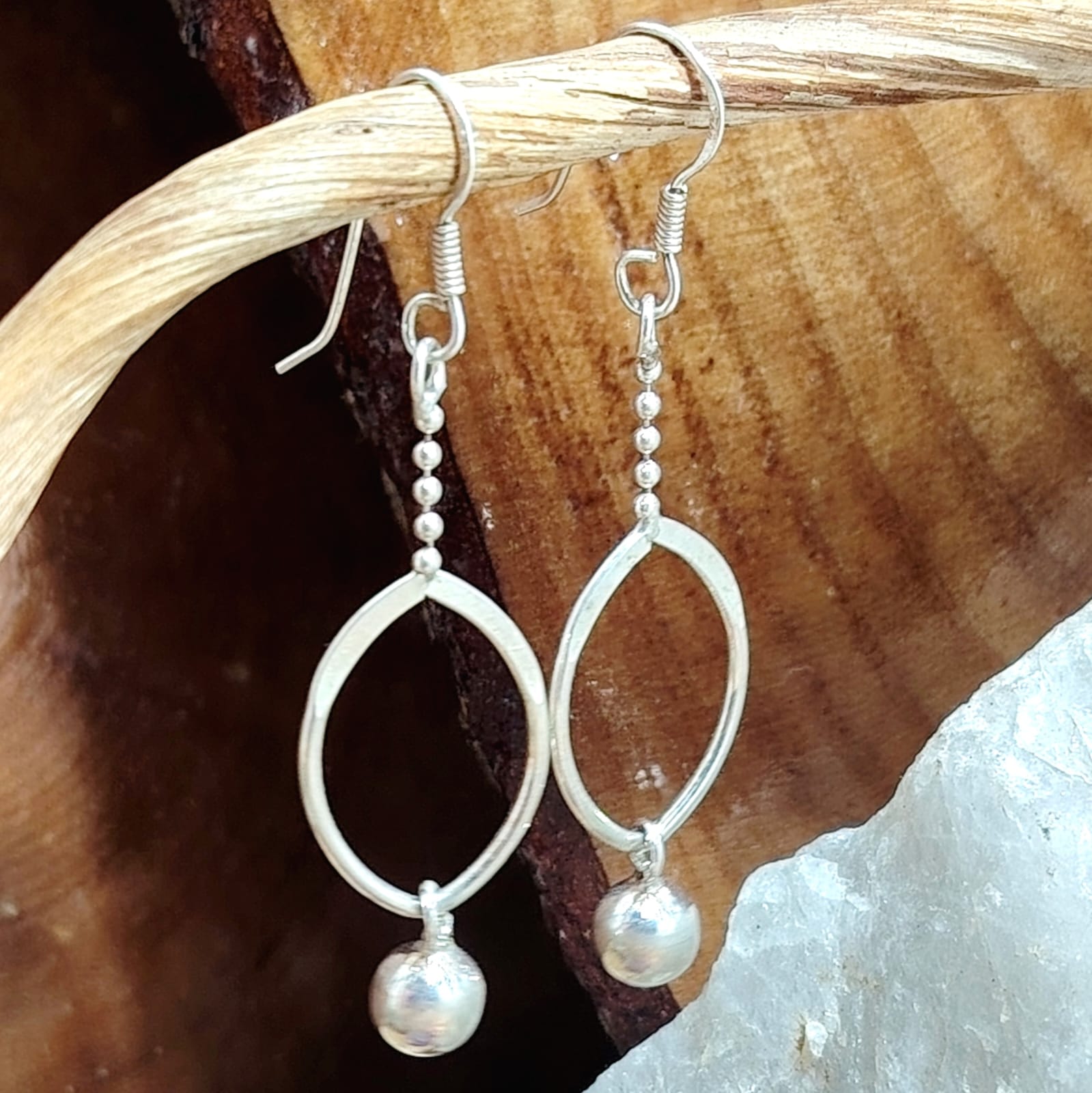 Aros largos ovalados con balín