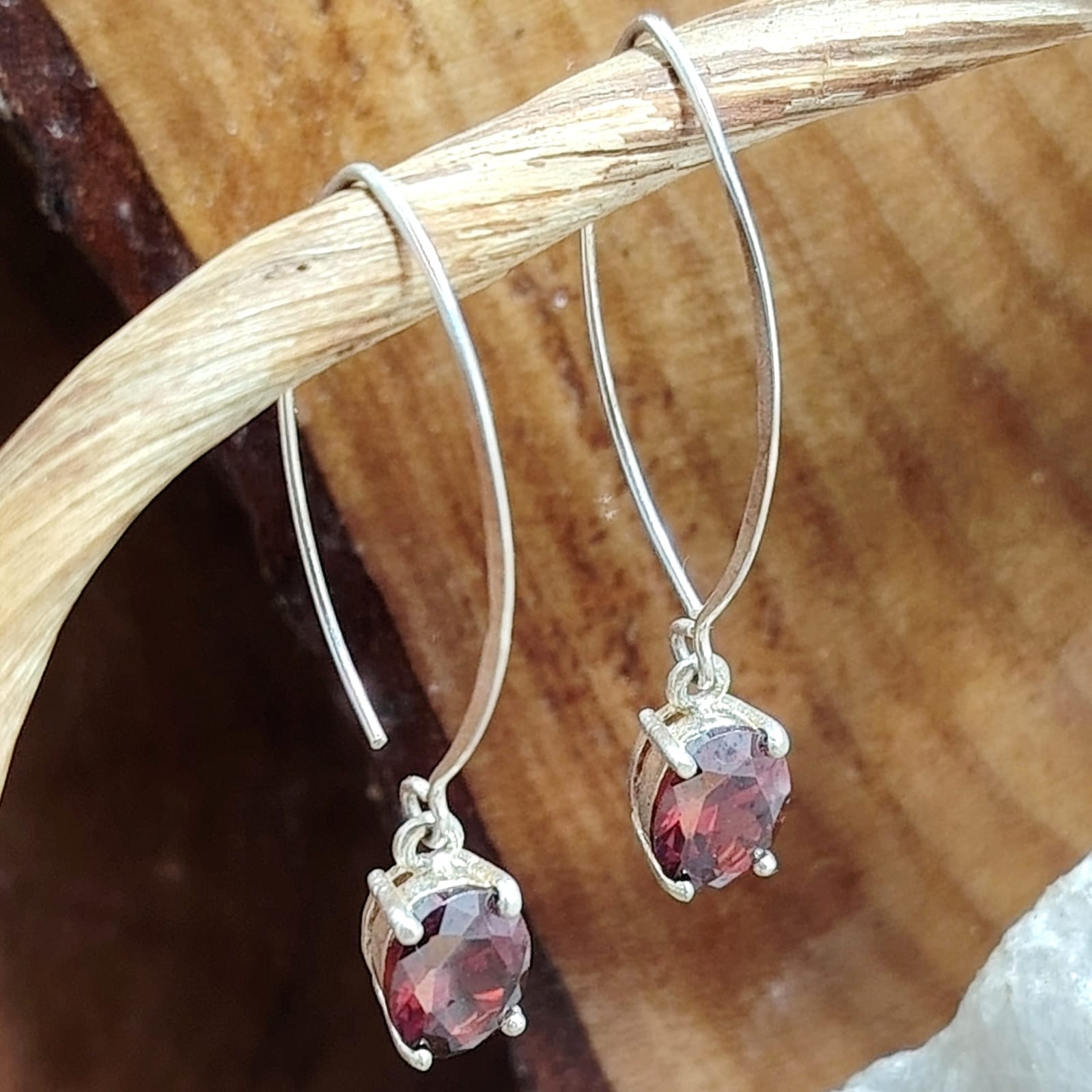 Aros largos circón rojo
