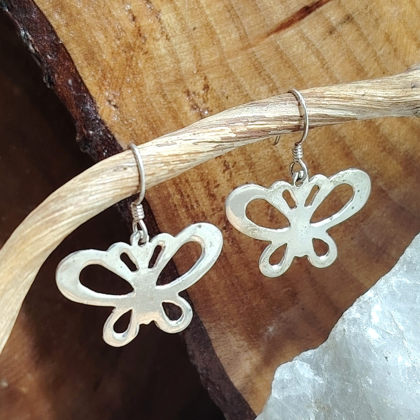Aros largos mariposa plata lisa