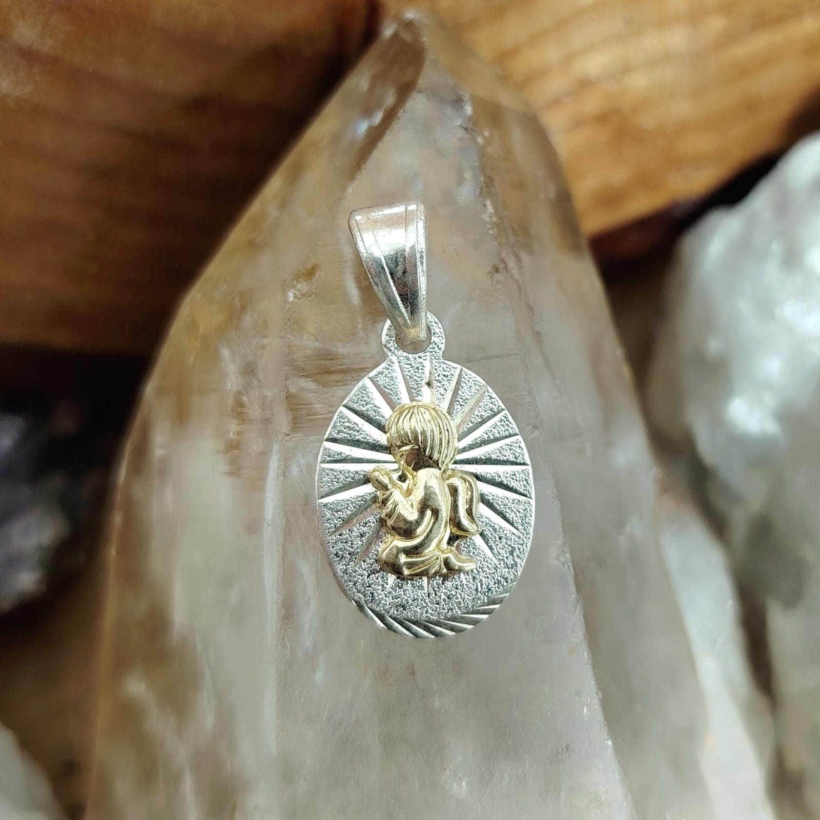 Dije con laminación en oro angelito