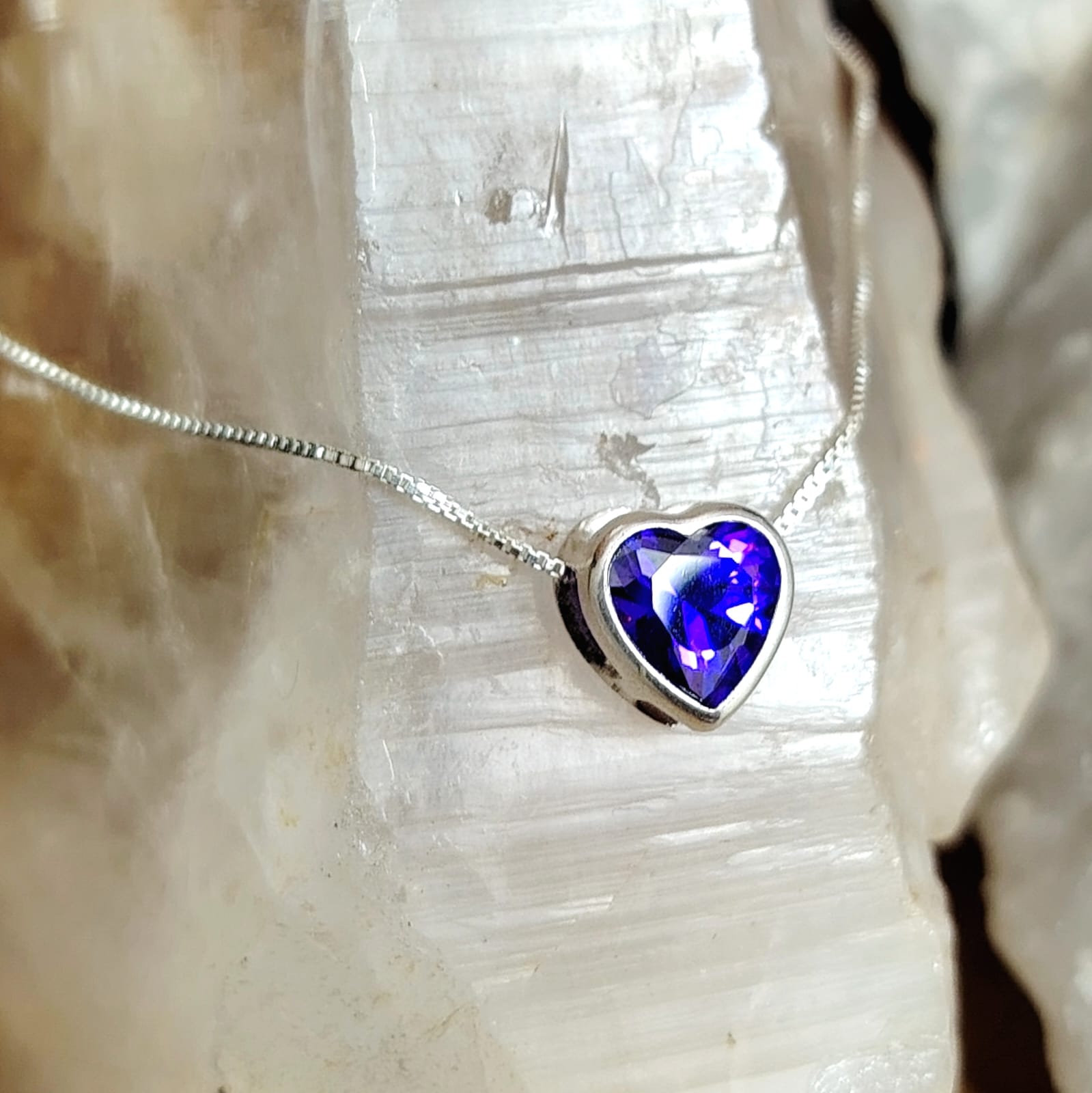 Collar Punto de Luz Corazón Morado 45 cm