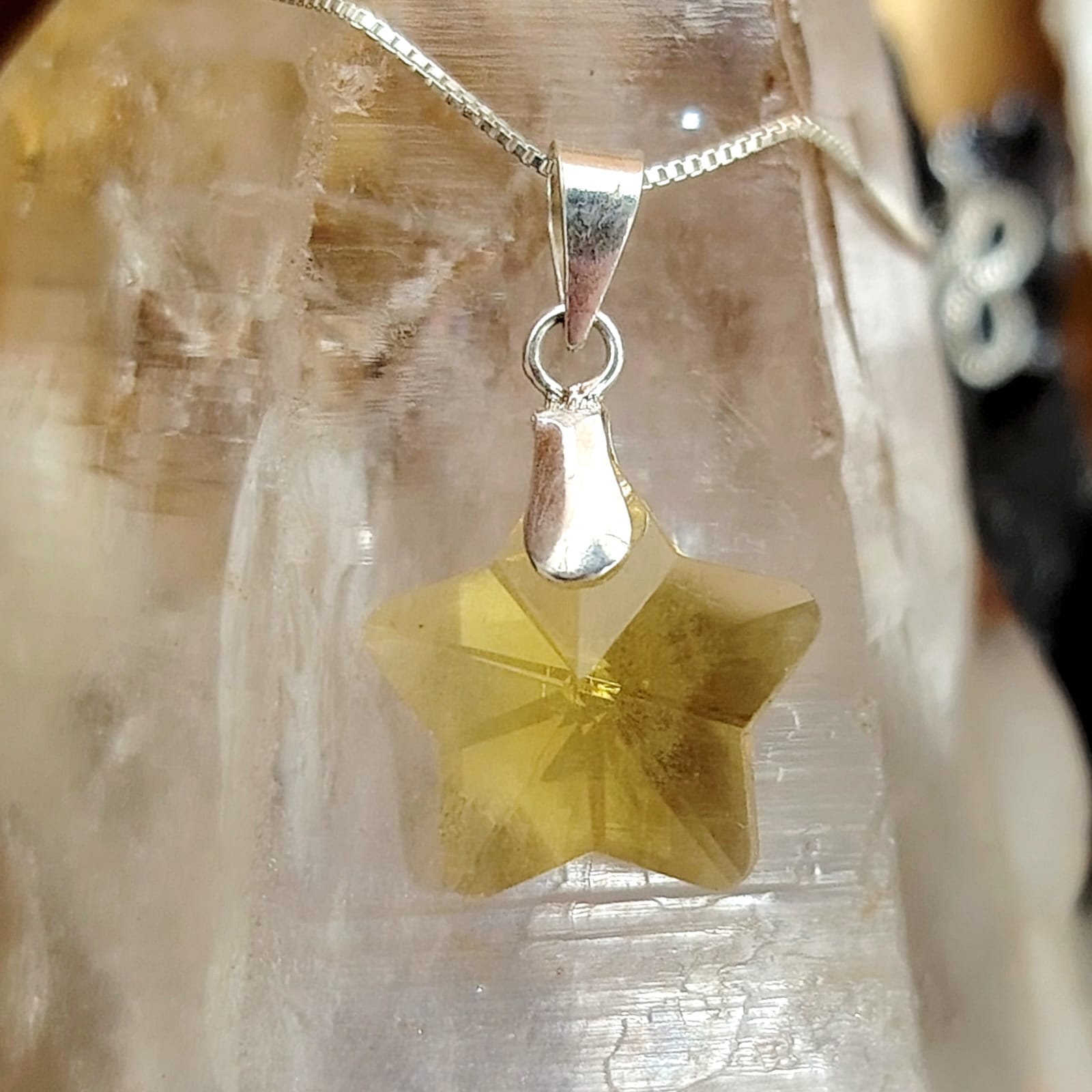 Collar con Dije Estrella Amarilla traslúcida 50 cm