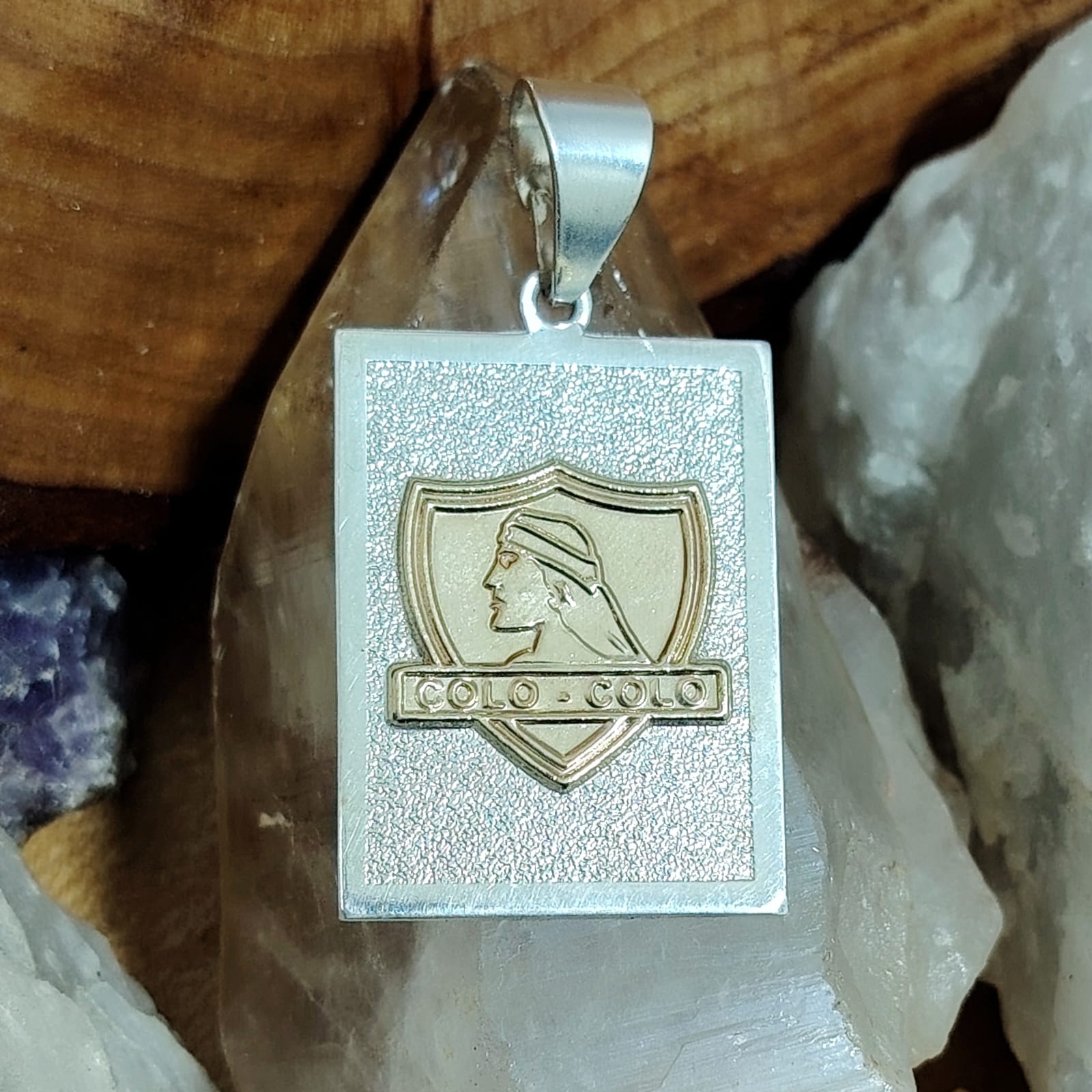 Dije colo colo grande laminado con oro