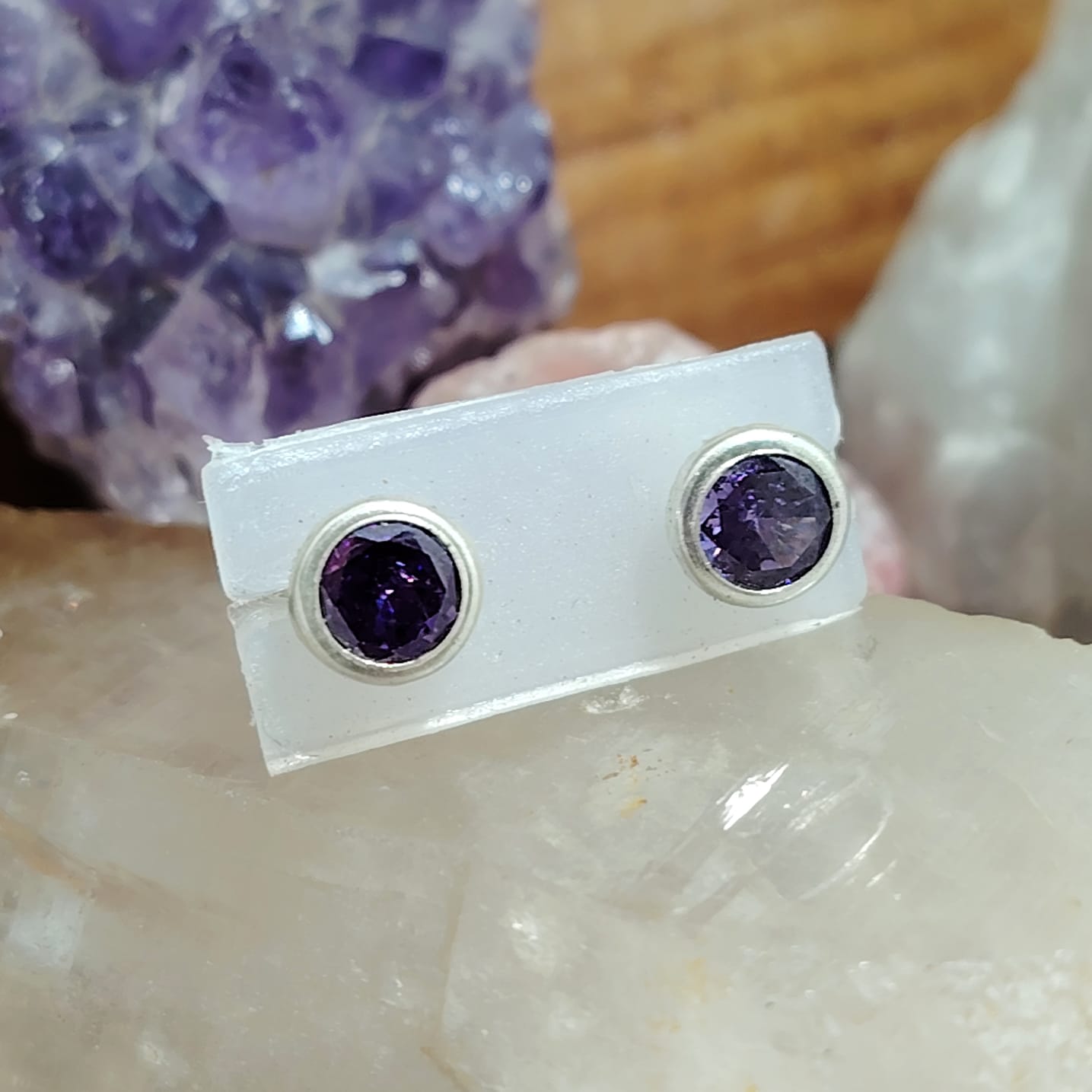 Aros atornillados punto de luz circón amatista