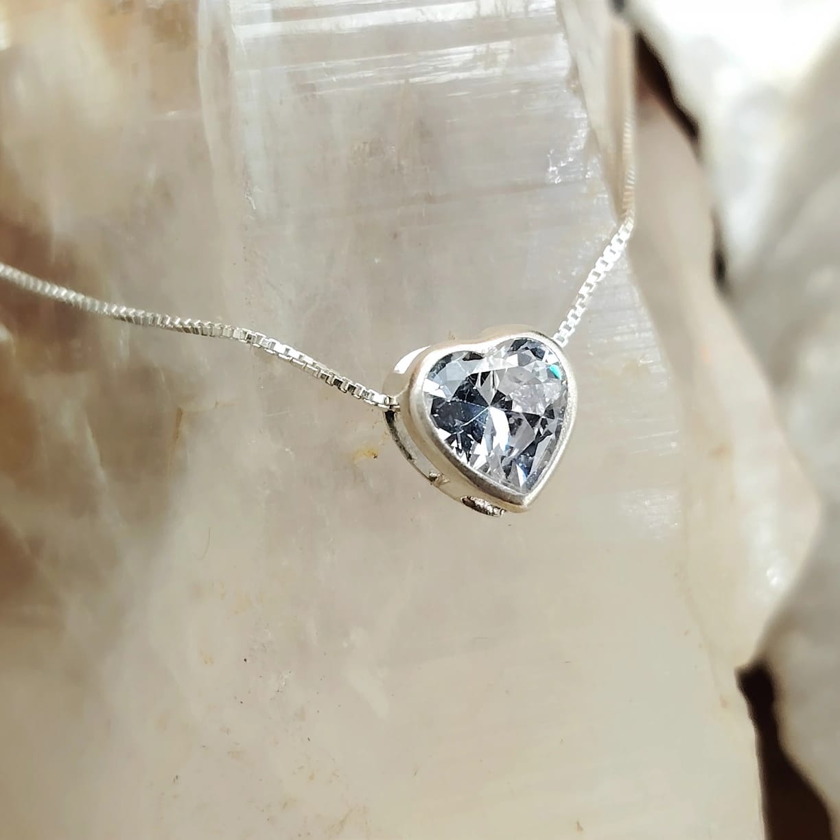 Collar Punto de Luz Corazón traslúcido 45 cm