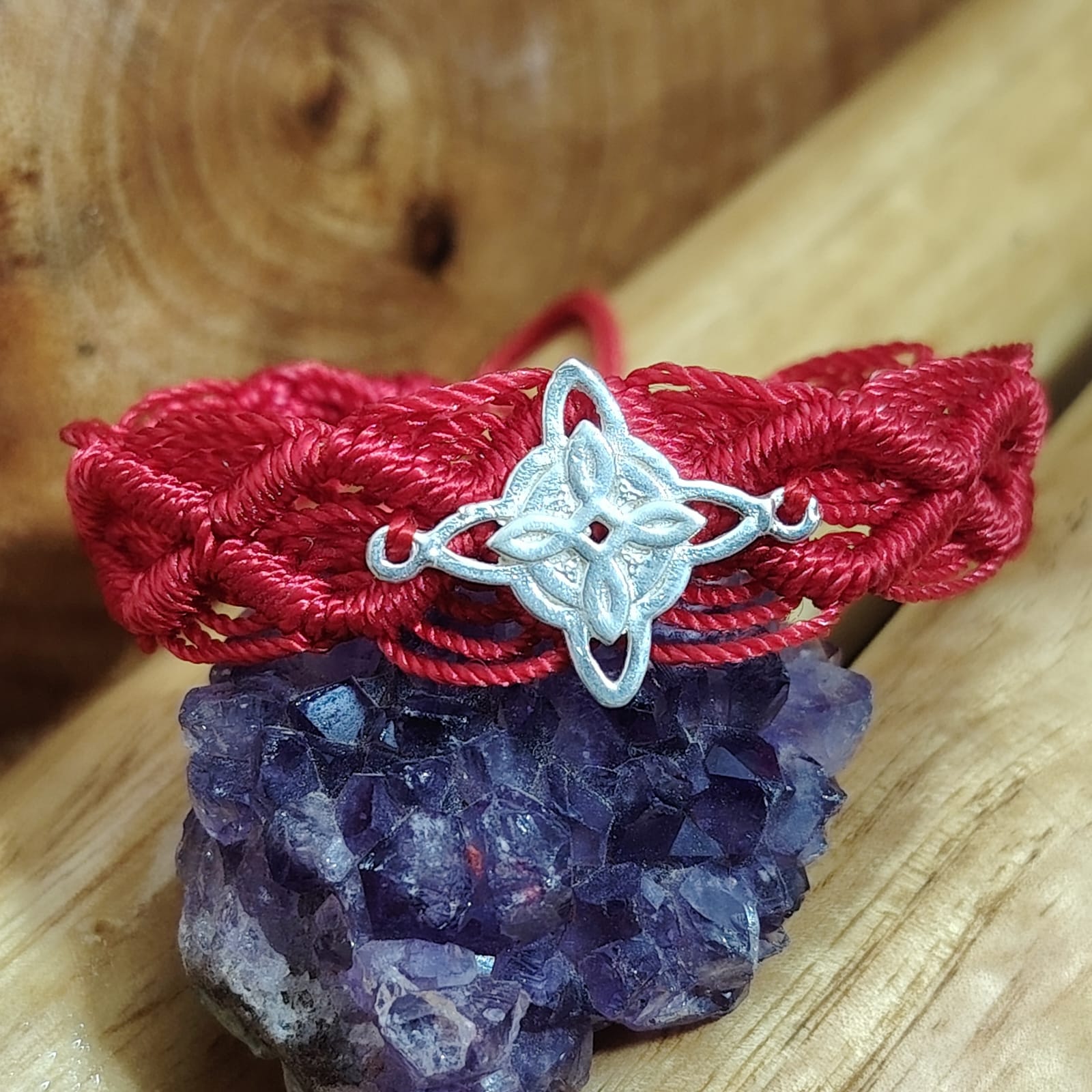 Pulsera ajustable hilo rojo nudo de bruja tejido ancho