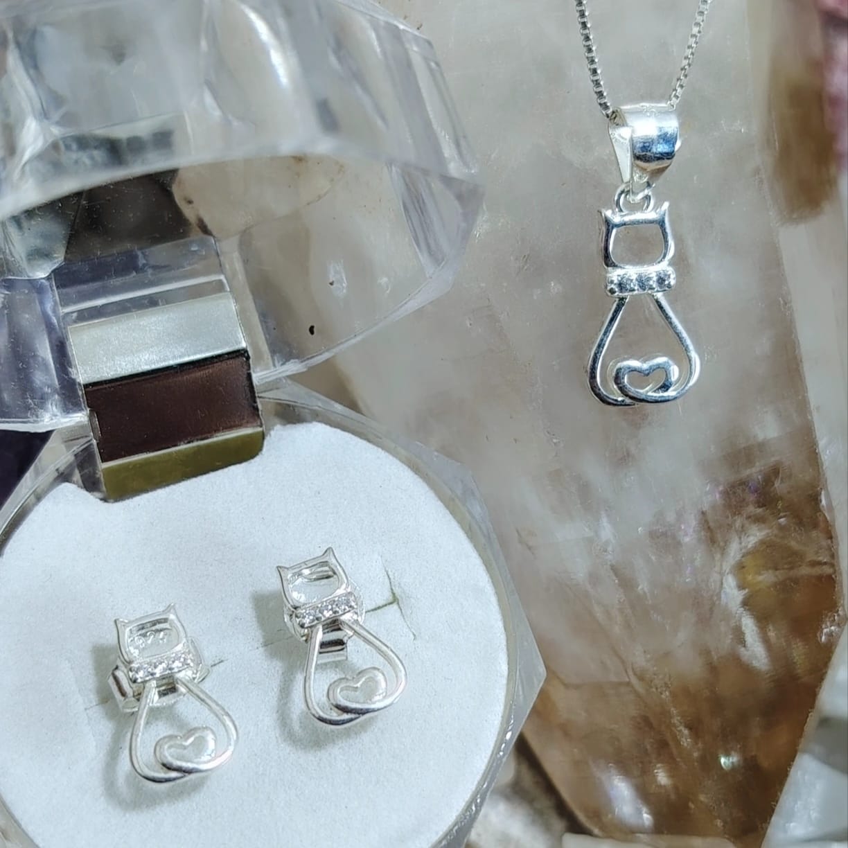 Conjunto figura Gatitos sentados.