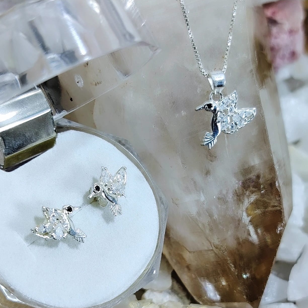 Conjunto colibríes con incrustaciones  de microcircones