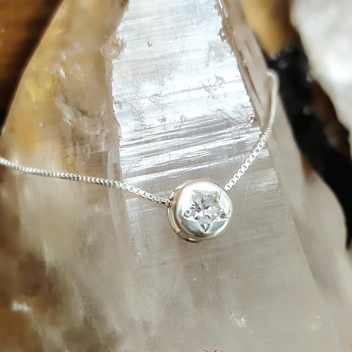 Collar punto de luz con figura de estrella
