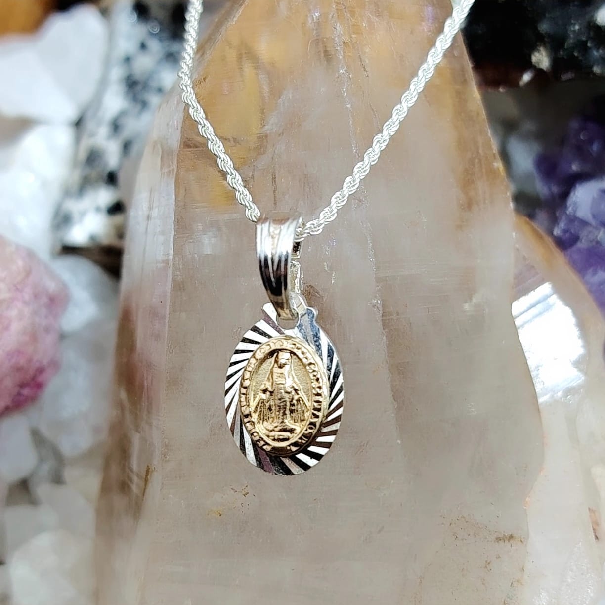 Collar con Dije Virgen María laminado con oro cadena Tourbillón 50 cm