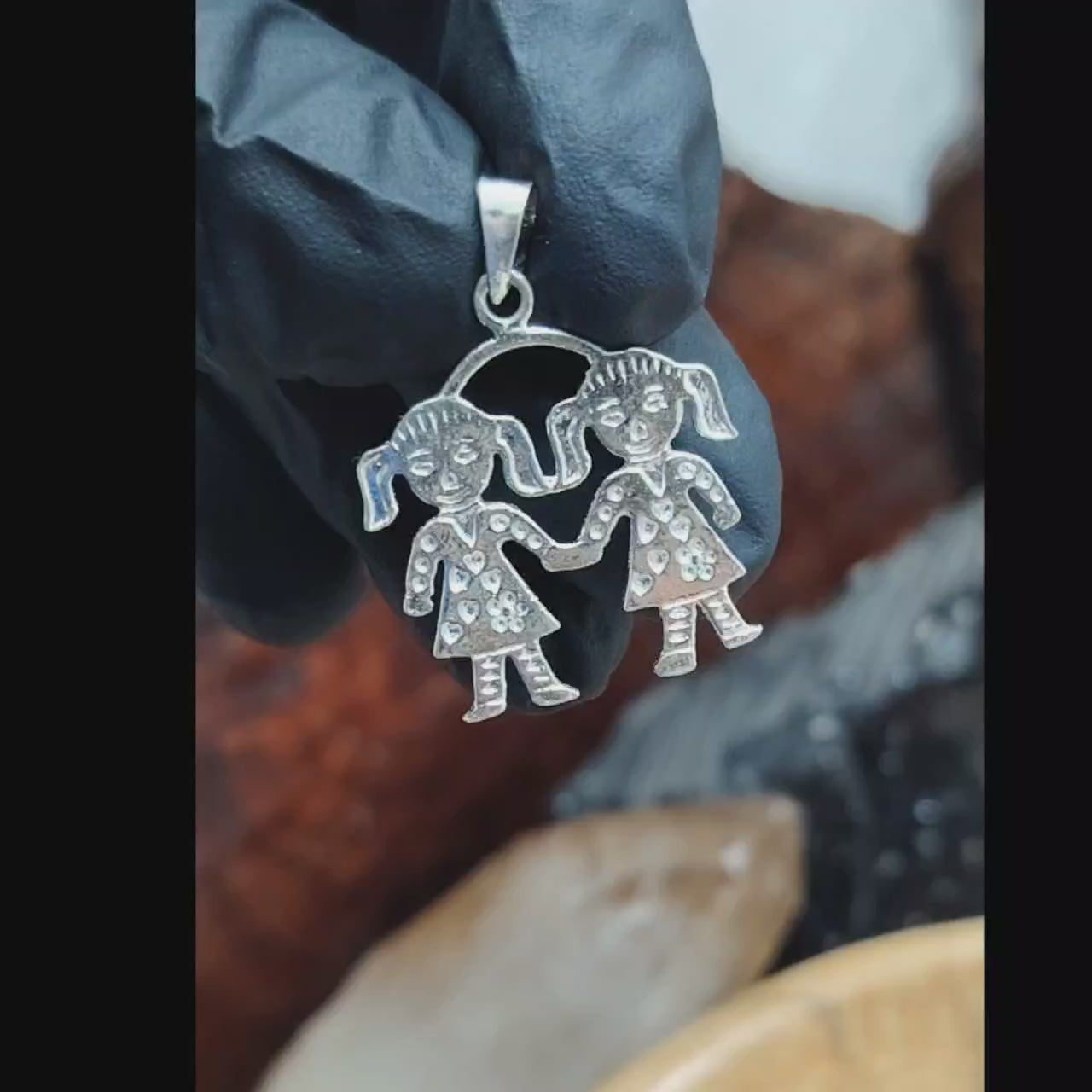 Dije Pareja de Niñas de plata.