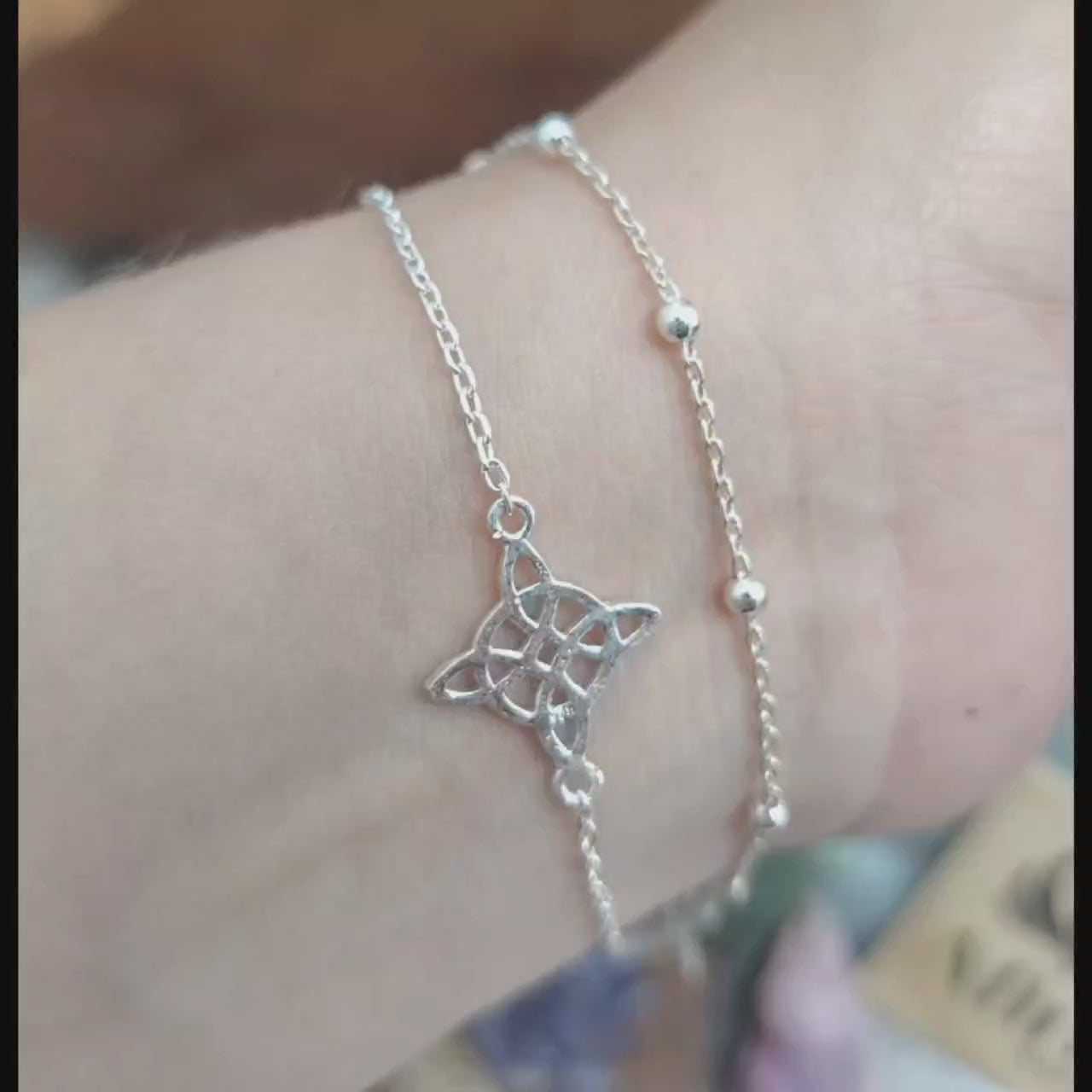 Pulsera nudo de bruja doble cadena con balines