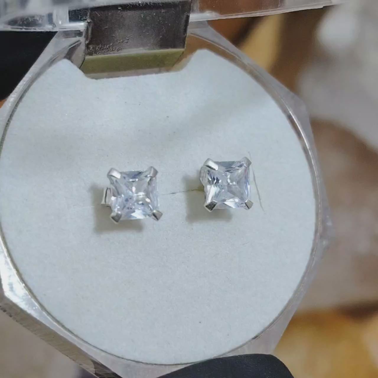 Aros pegados circón translucido cuadrado 4 mm