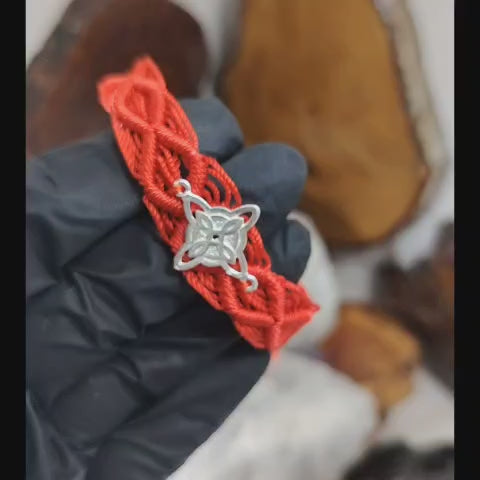 Pulsera ajustable hilo rojo nudo de bruja tejido ancho