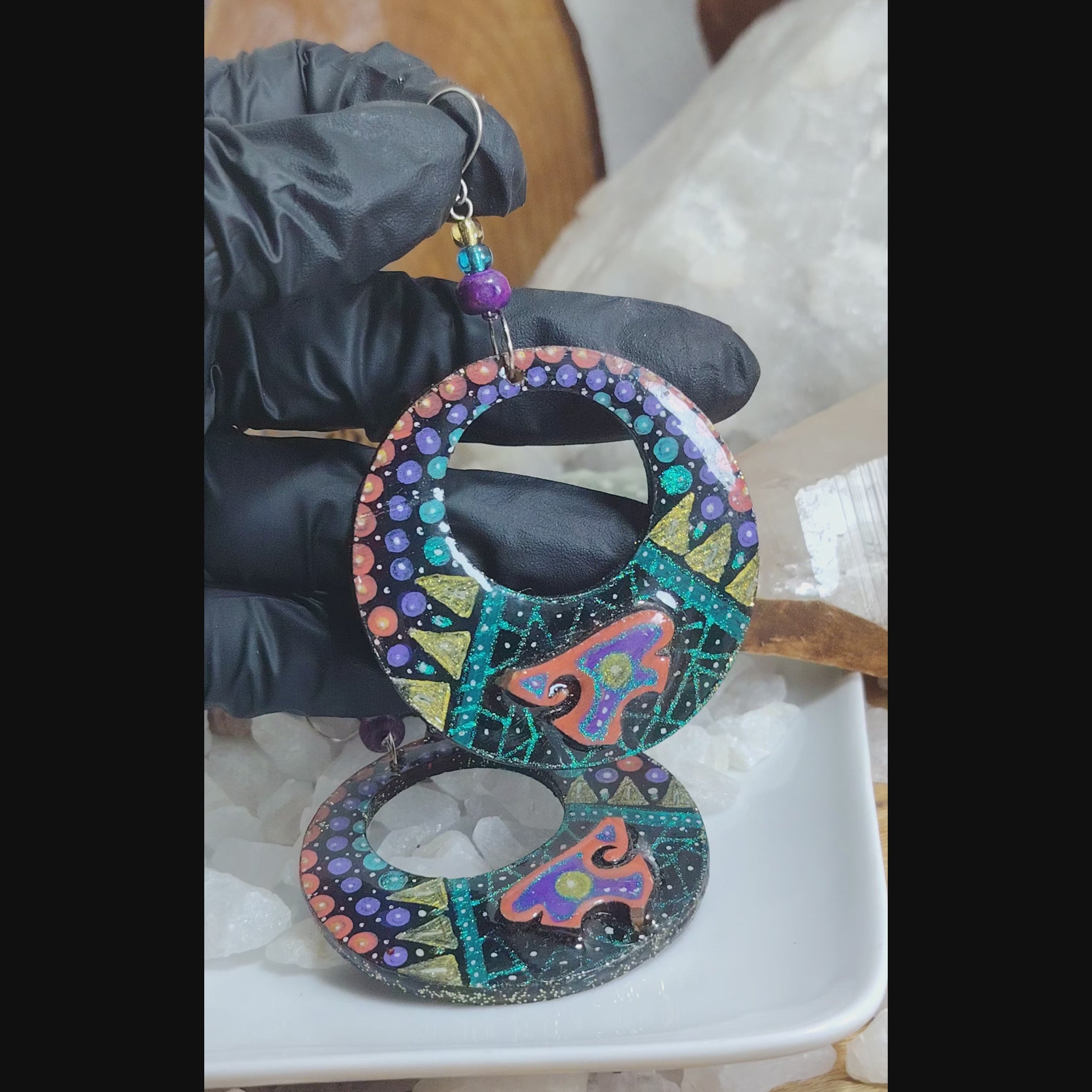 Aros artesanales con gancho de plata pintados a mano mandala