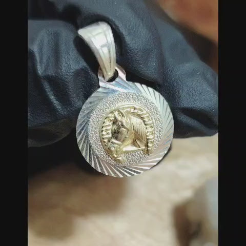Dije figura caballo laminado con oro