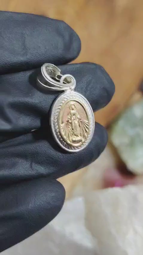 Dije Virgen María reversible con laminado con oro