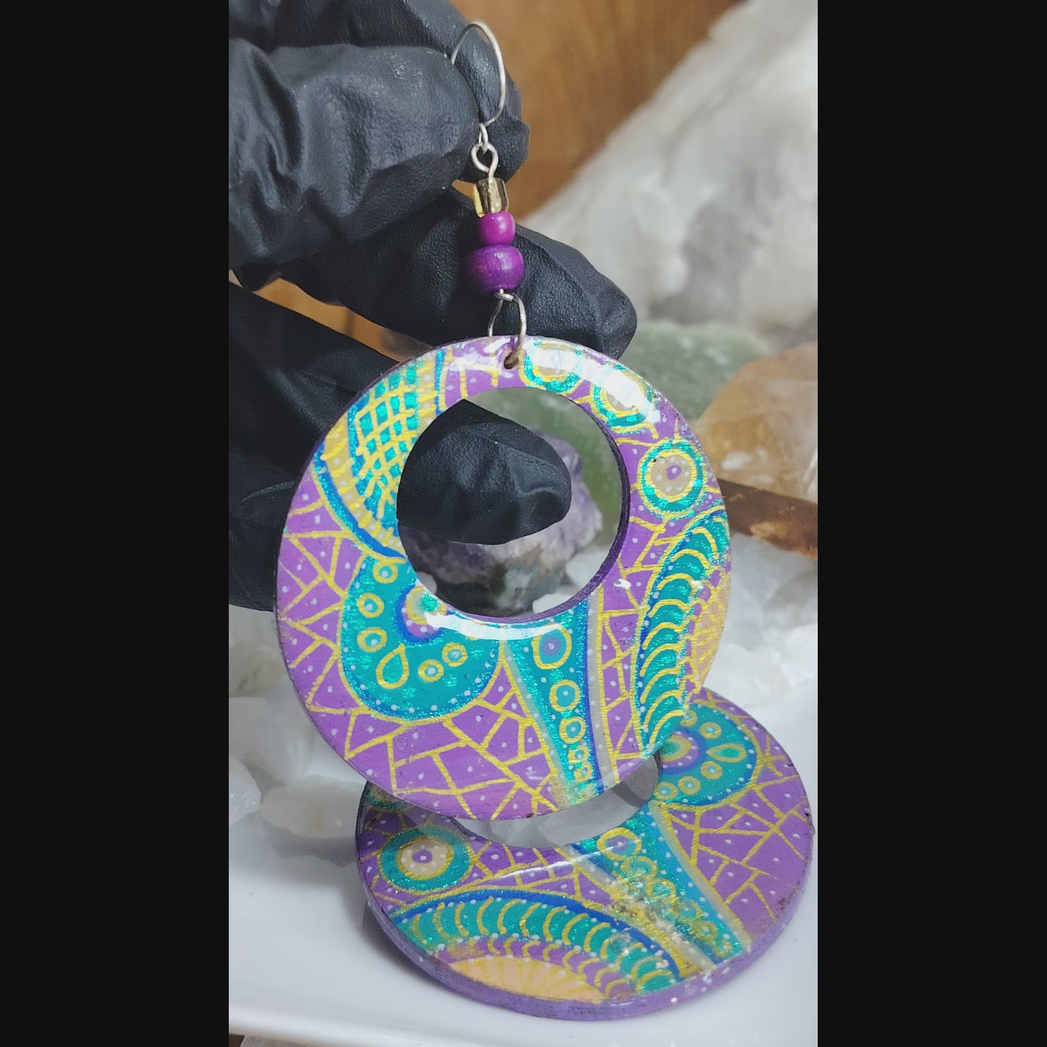 Aros artesanales con gancho de plata pintados a mano mandala