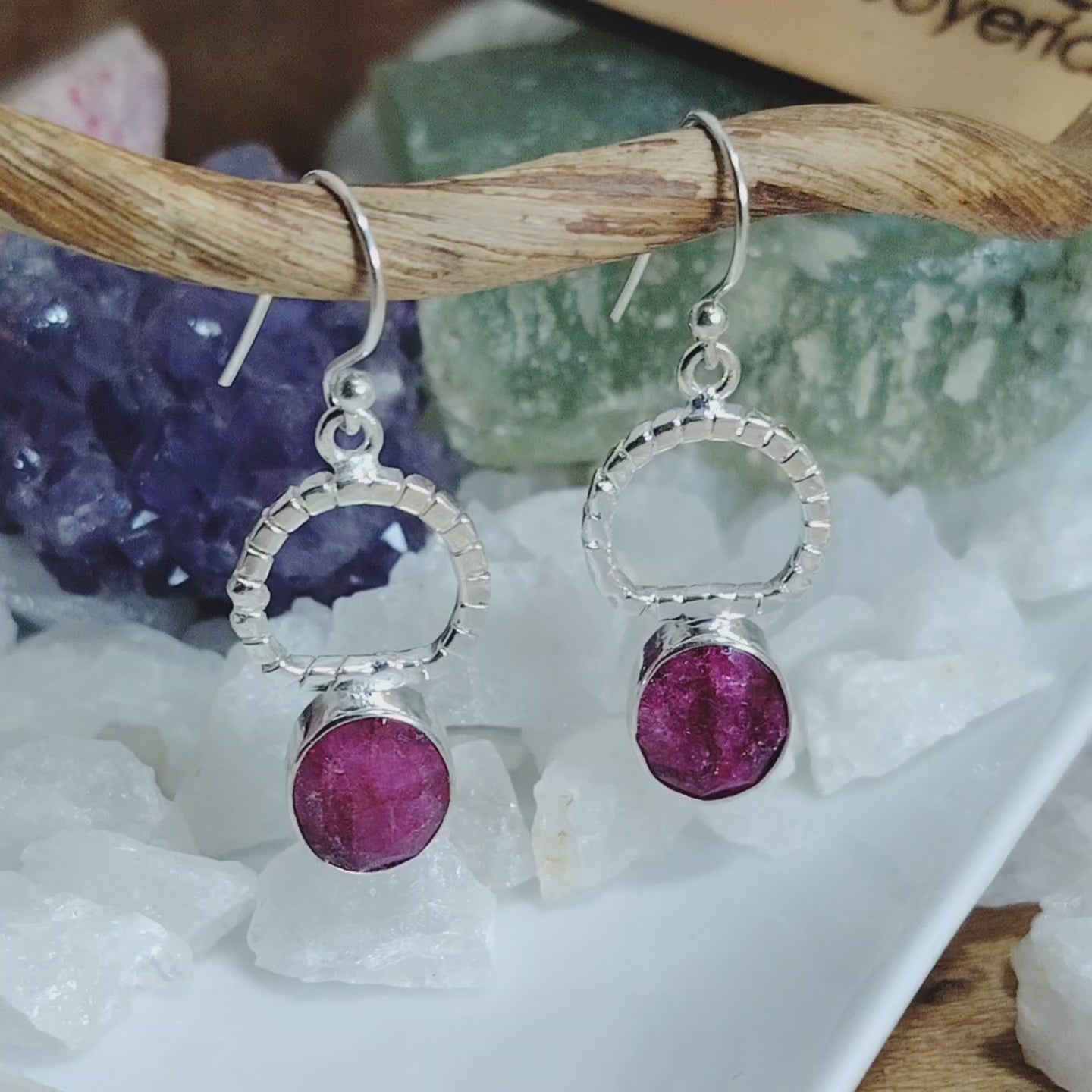 Aros largos de plata piedra natural rubí zoisita