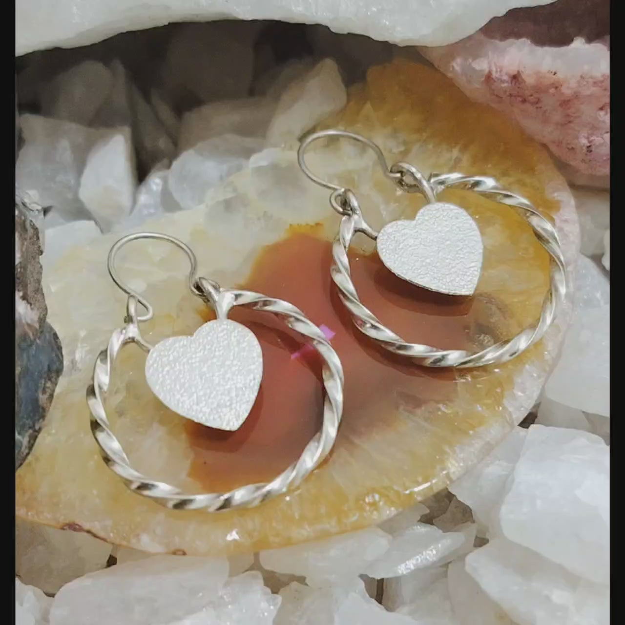 Argollas enroscadas con corazón