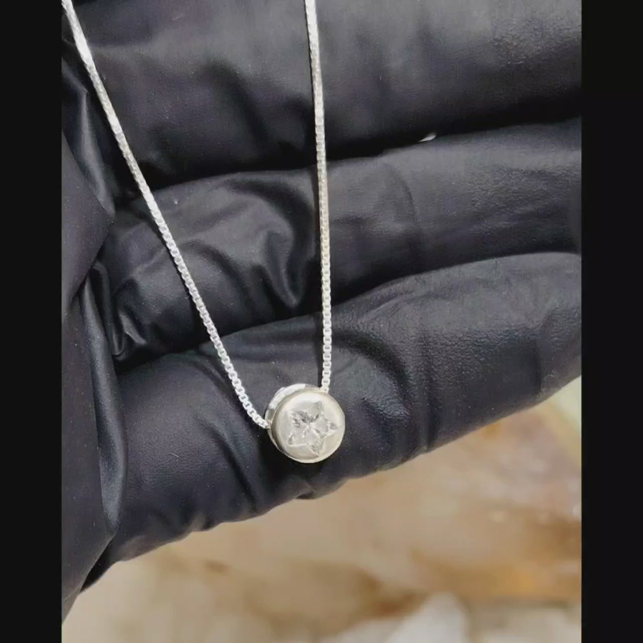 Collar punto de luz con figura de estrella