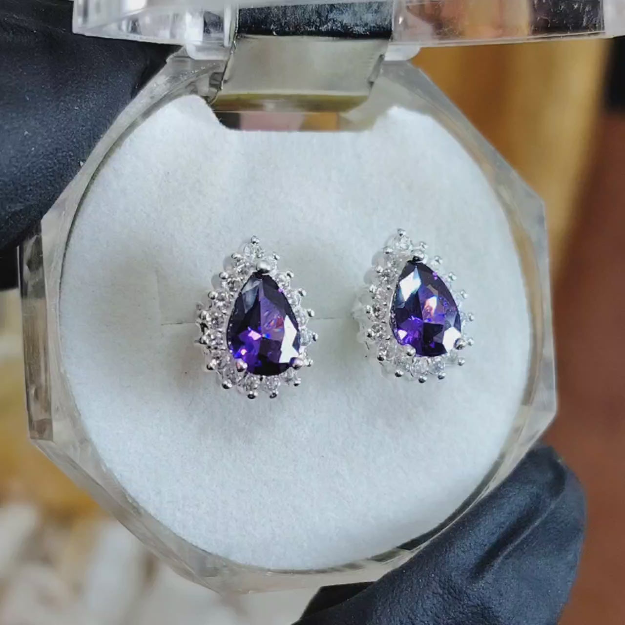 Aros pegados gota con circón amatista e incrustado con micriocircones