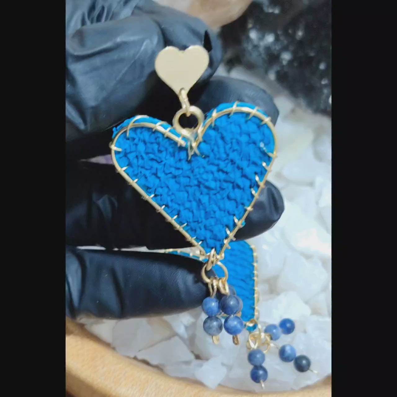 Aros largos corazones calipso intenso de cuero de salmón bañado en oro
