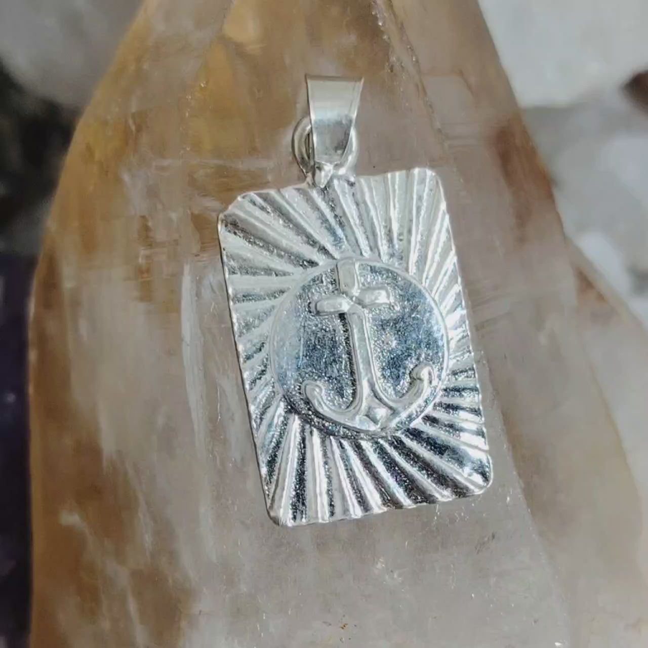 Dije Ancla de plata.