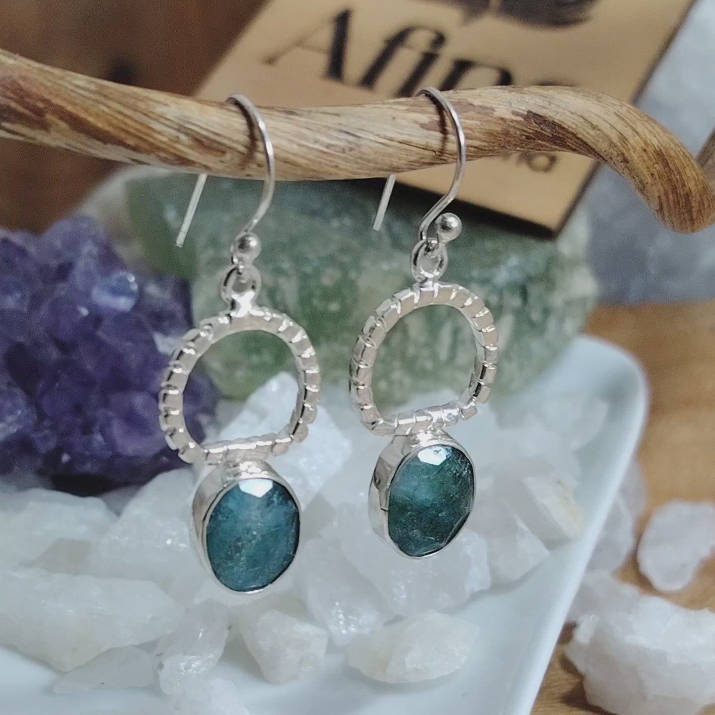 Aros largos de plata  piedra natural apatito