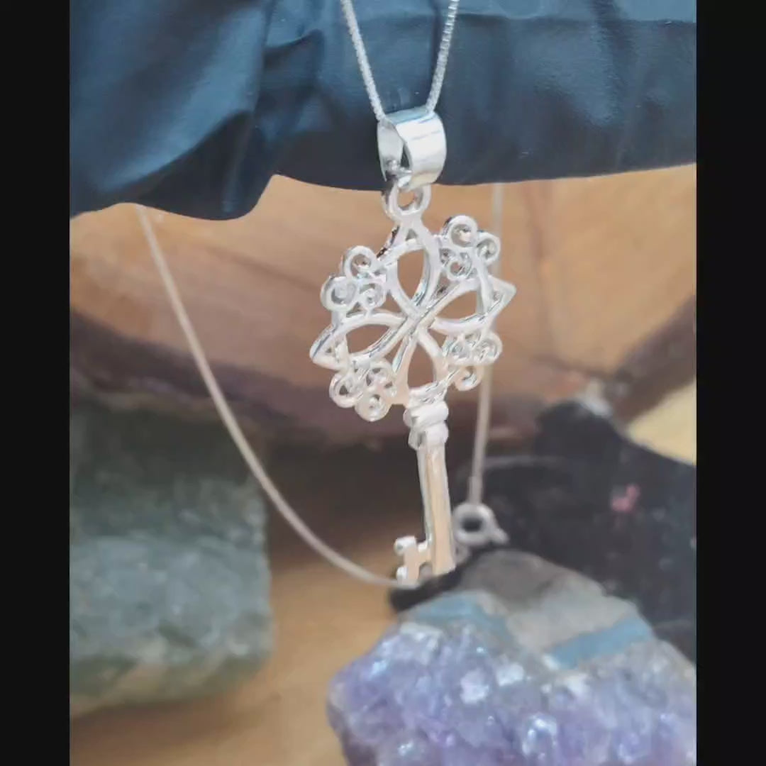 Collar con Dije Llave con Nudo de Bruja 50 cm