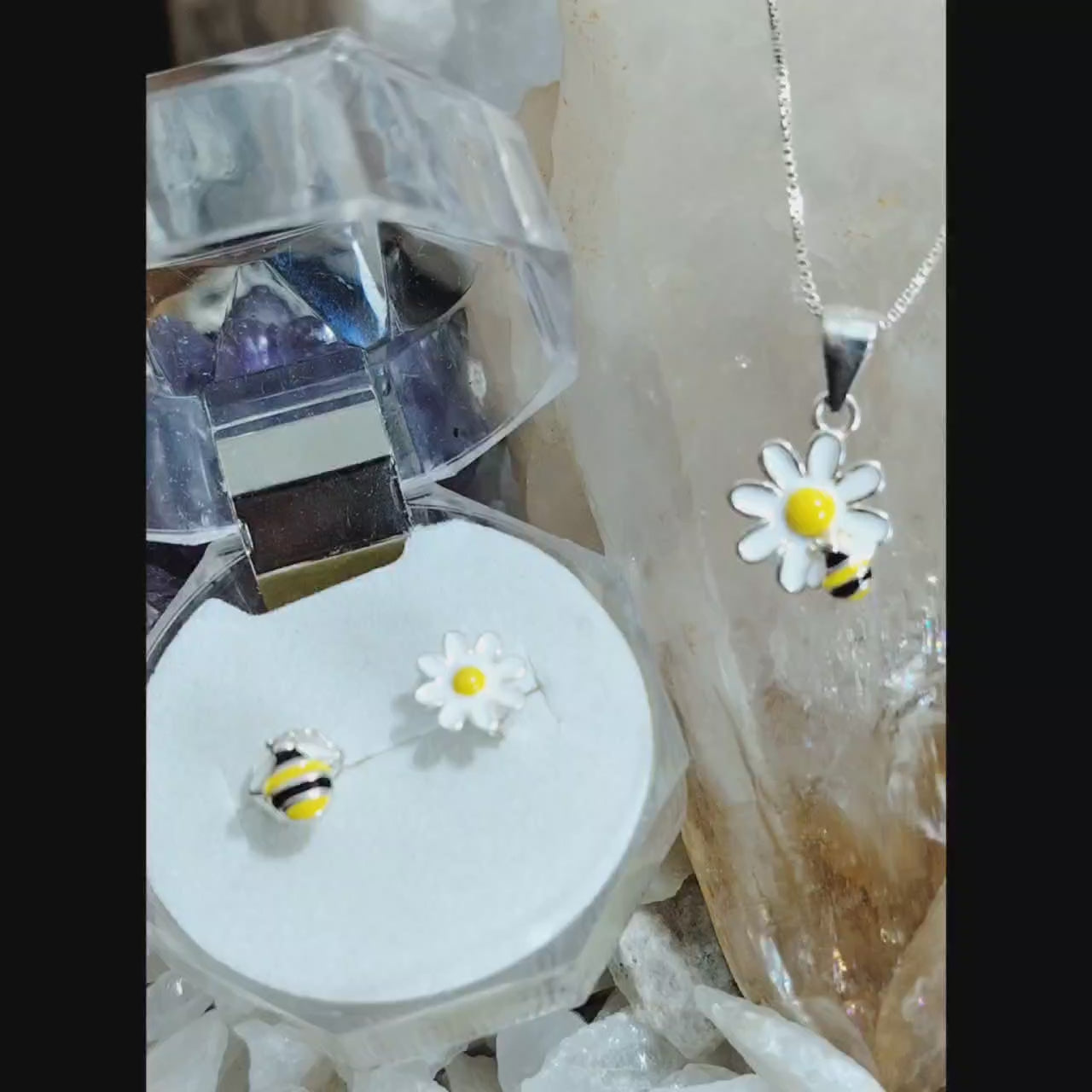 Conjunto Flor con Abeja esmaltados.