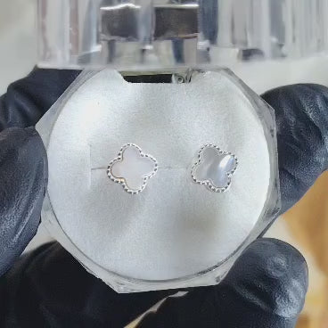 Aros pegados Trébol diseño Van Cleef Nácar.