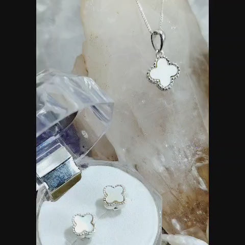 Conjunto Trébol diseño Van Cleef de Nácar.