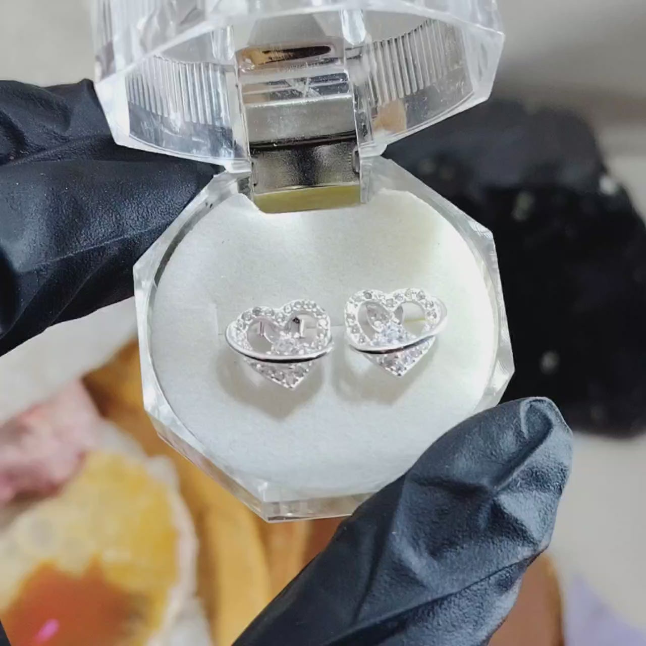 Aros pegados corazón con microcircones translucidos
