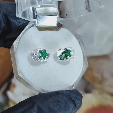 Aros pegados Estrella y Luna cristal verde con incrustaciones traslúcidas.