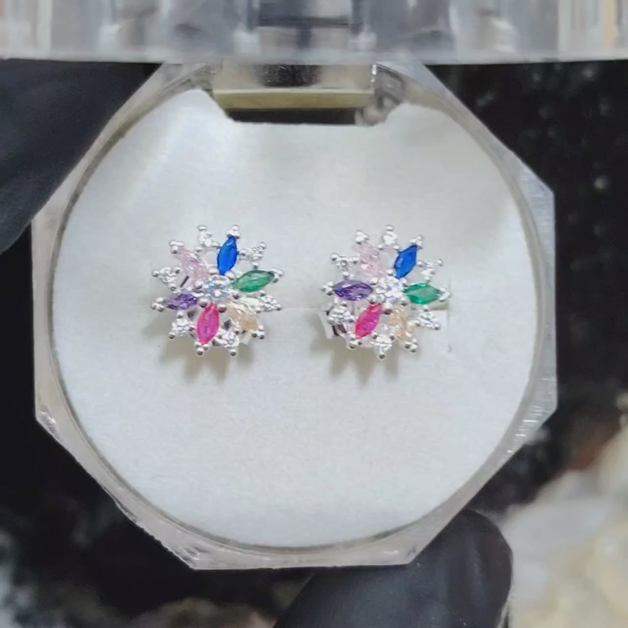 Aros pegados Flor Multicolor.