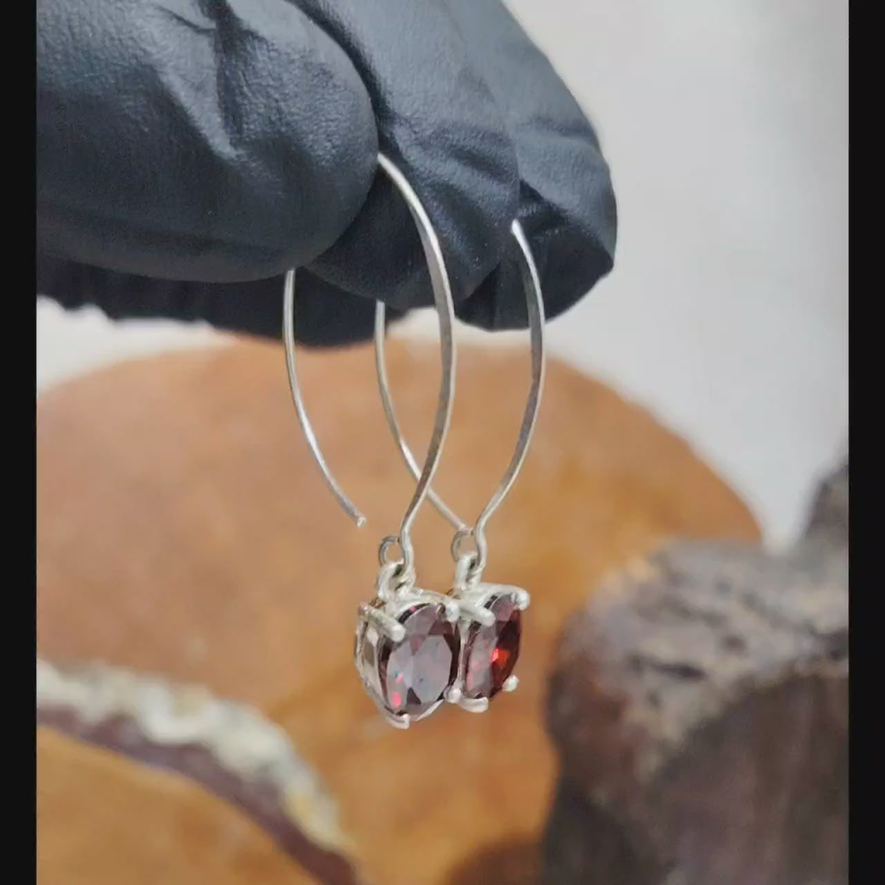 Aros largos circón rojo