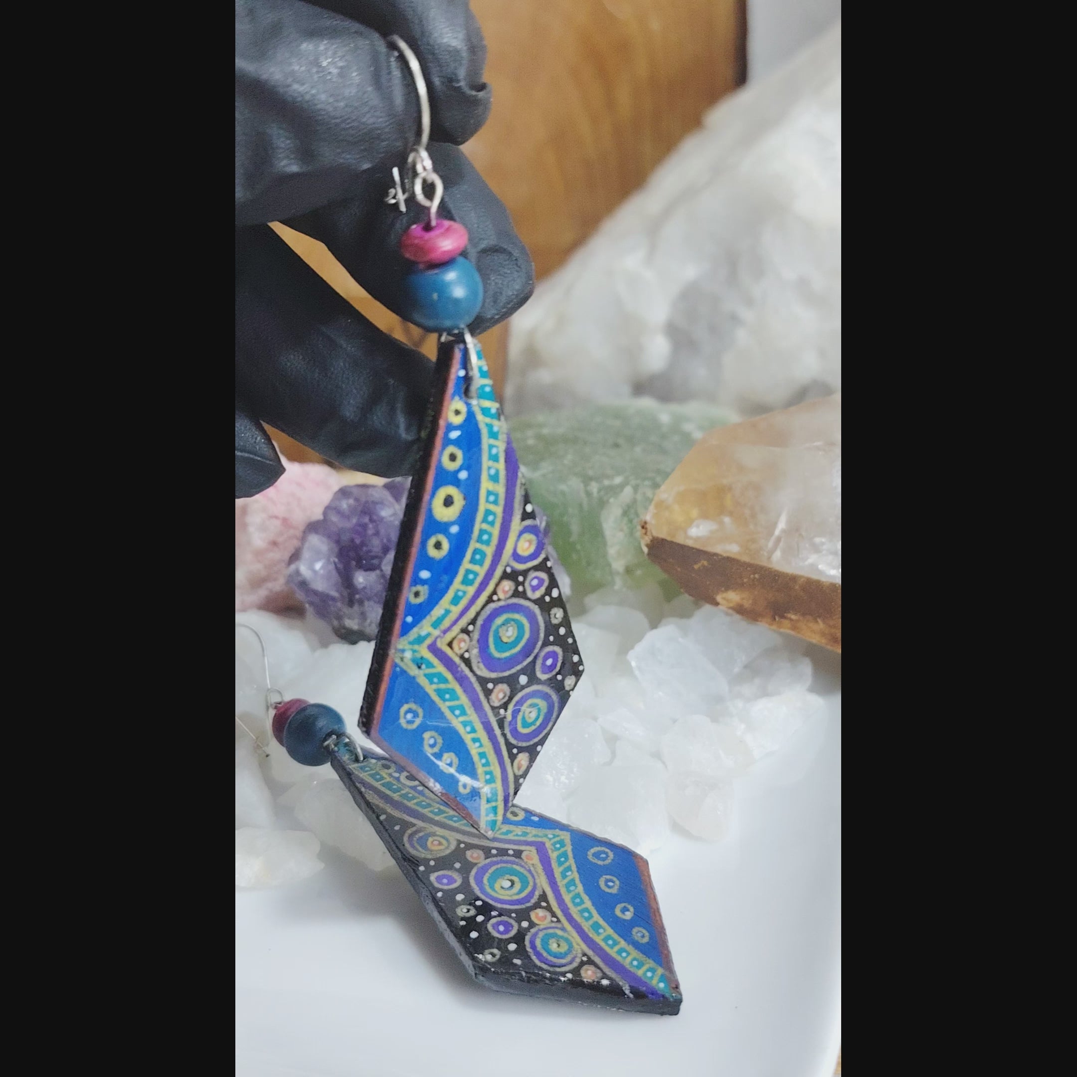 Aros artesanales con gancho de plata pintados a mano mandala