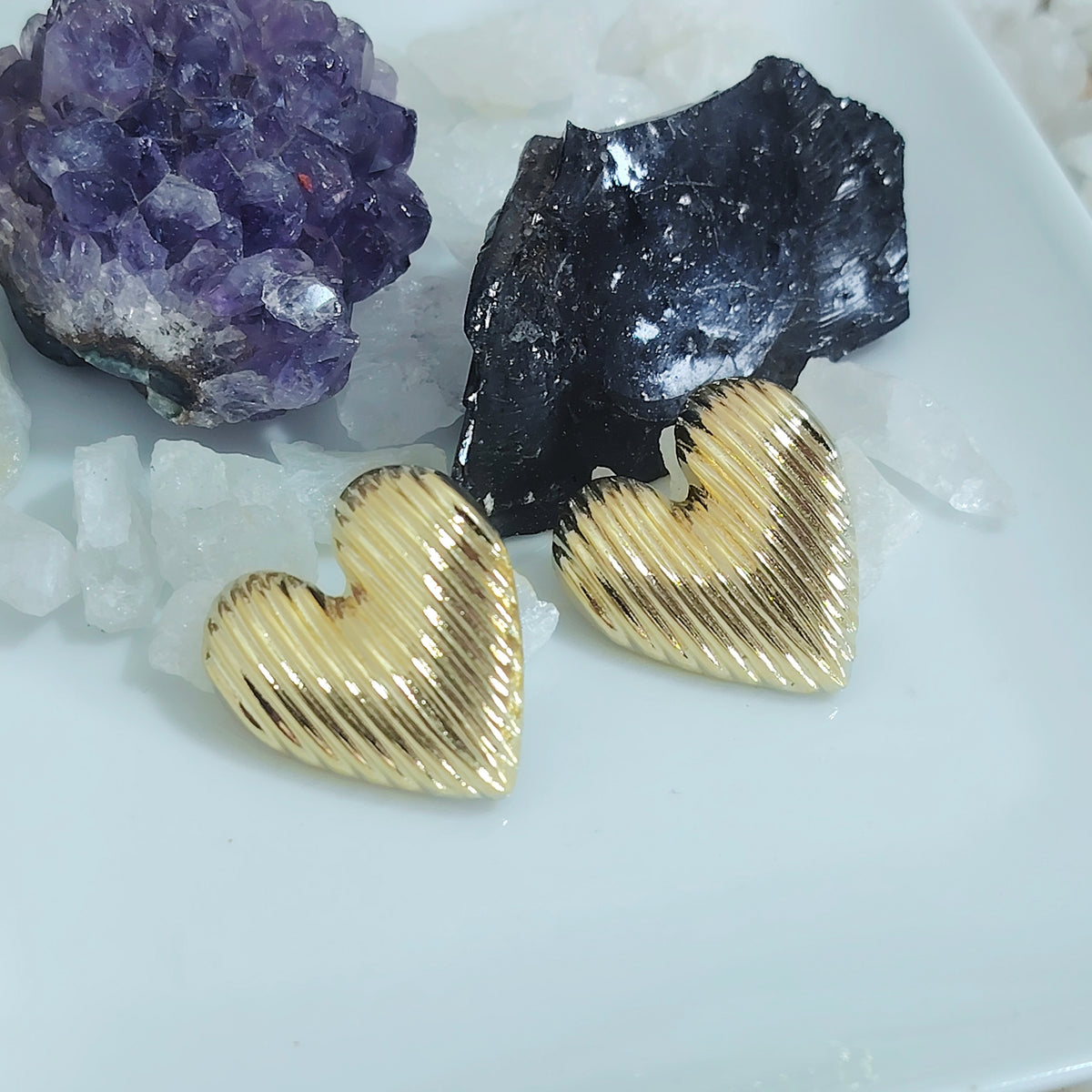 Aros pegados corazones ranurados enchapados en oro