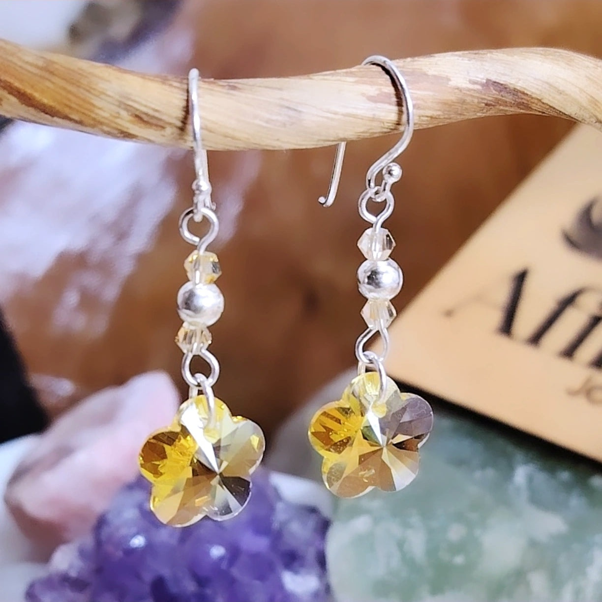 Aros largos de plata flor de cristal traslúcido amarillo